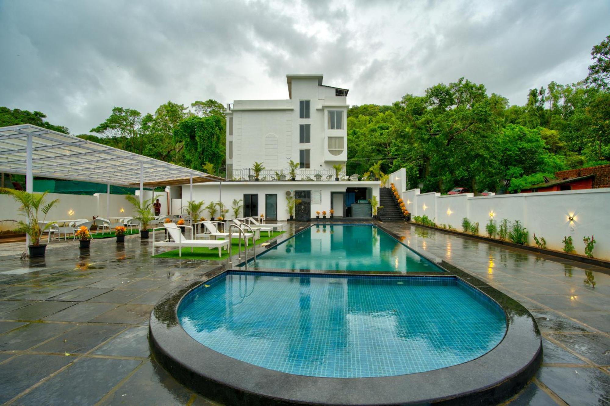 Goa Courtyard By The Porto Arpora Hotel Baga Exterior photo