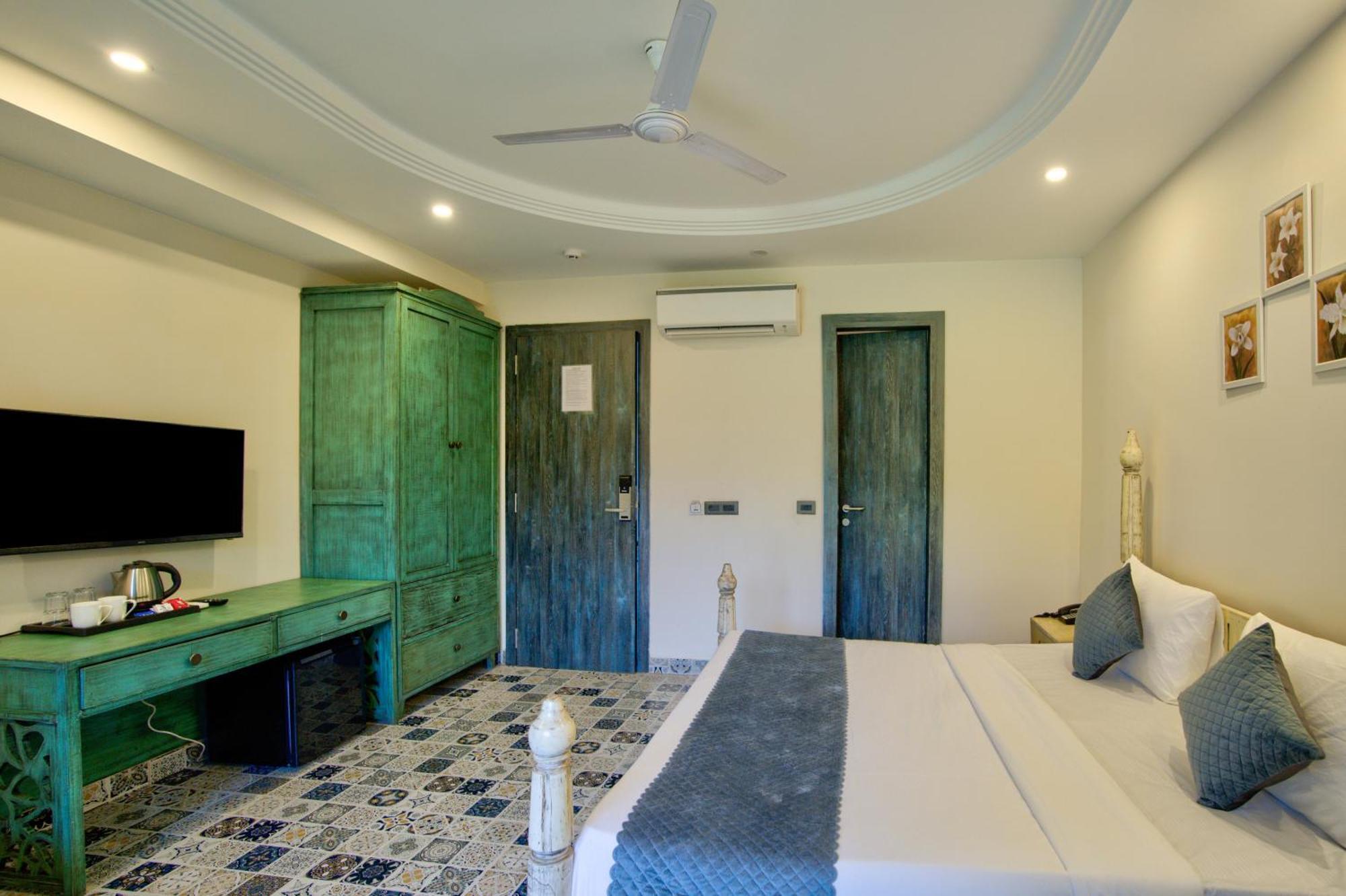 Goa Courtyard By The Porto Arpora Hotel Baga Exterior photo