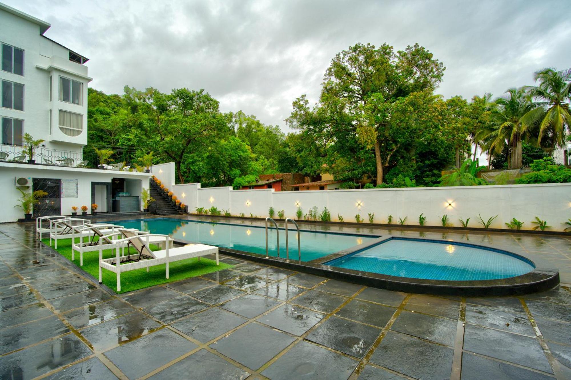 Goa Courtyard By The Porto Arpora Hotel Baga Exterior photo
