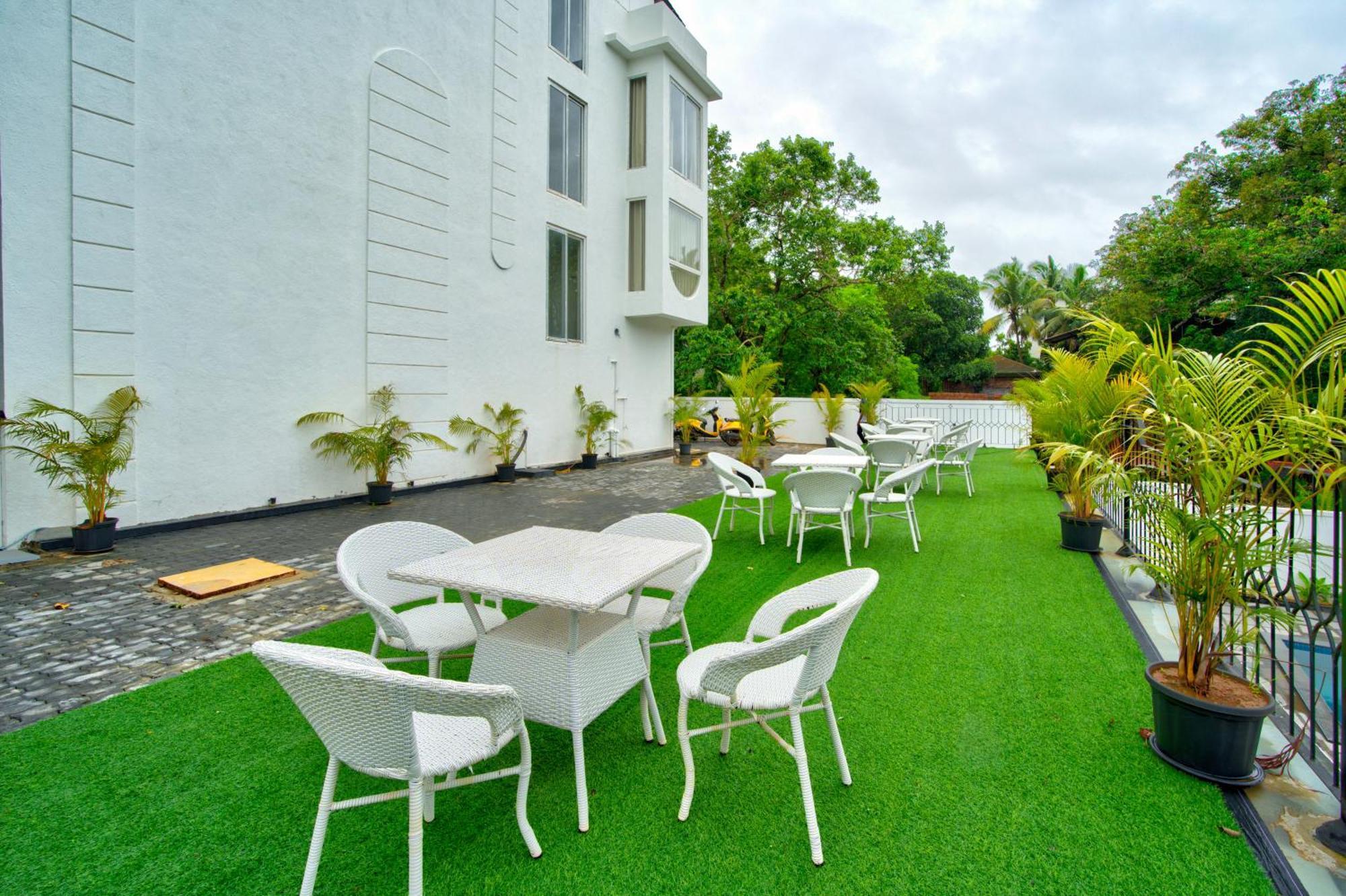 Goa Courtyard By The Porto Arpora Hotel Baga Exterior photo