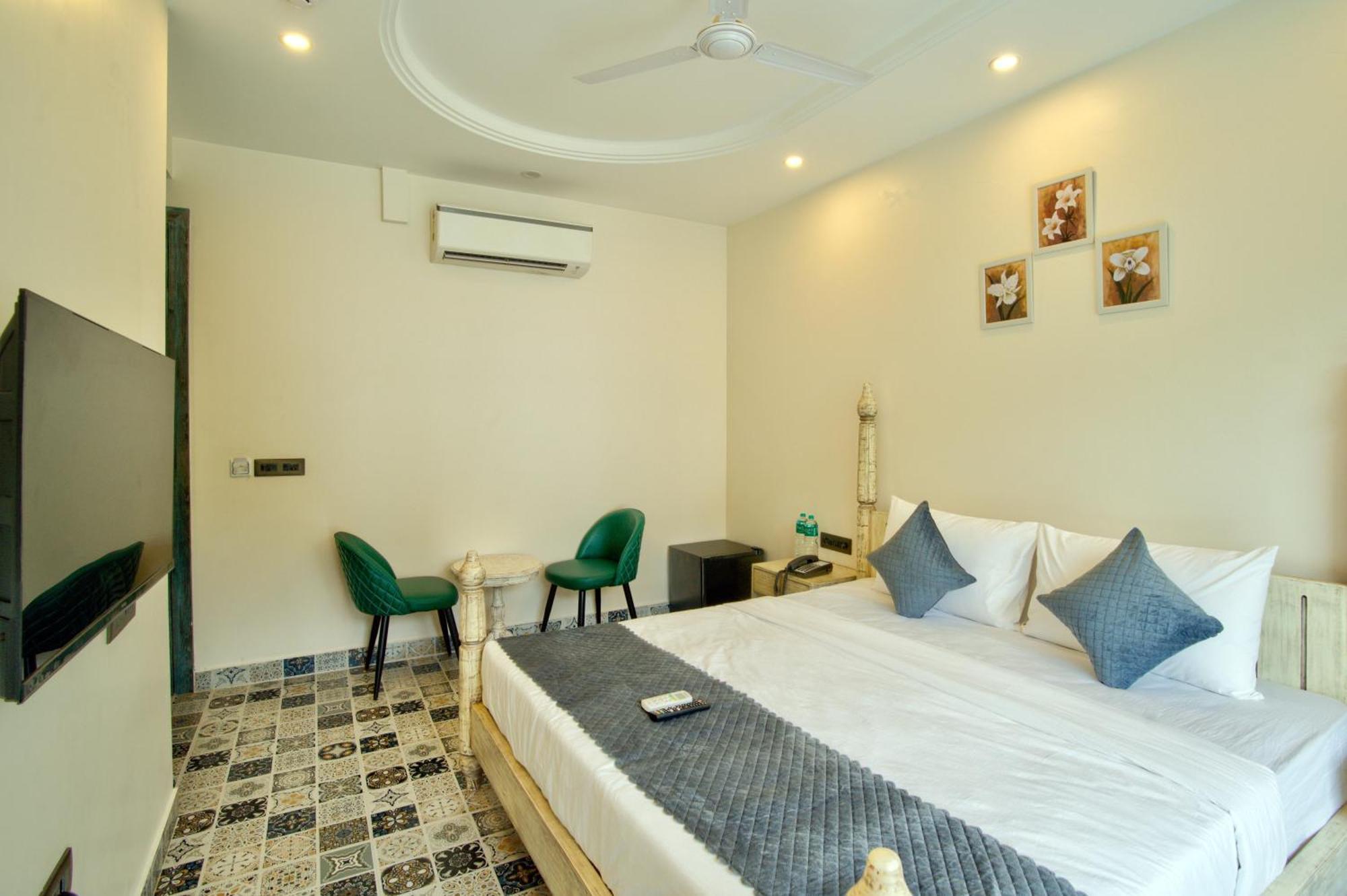Goa Courtyard By The Porto Arpora Hotel Baga Exterior photo